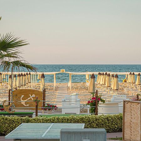 Hotel Avana Fronte Mare Riccione Exterior photo