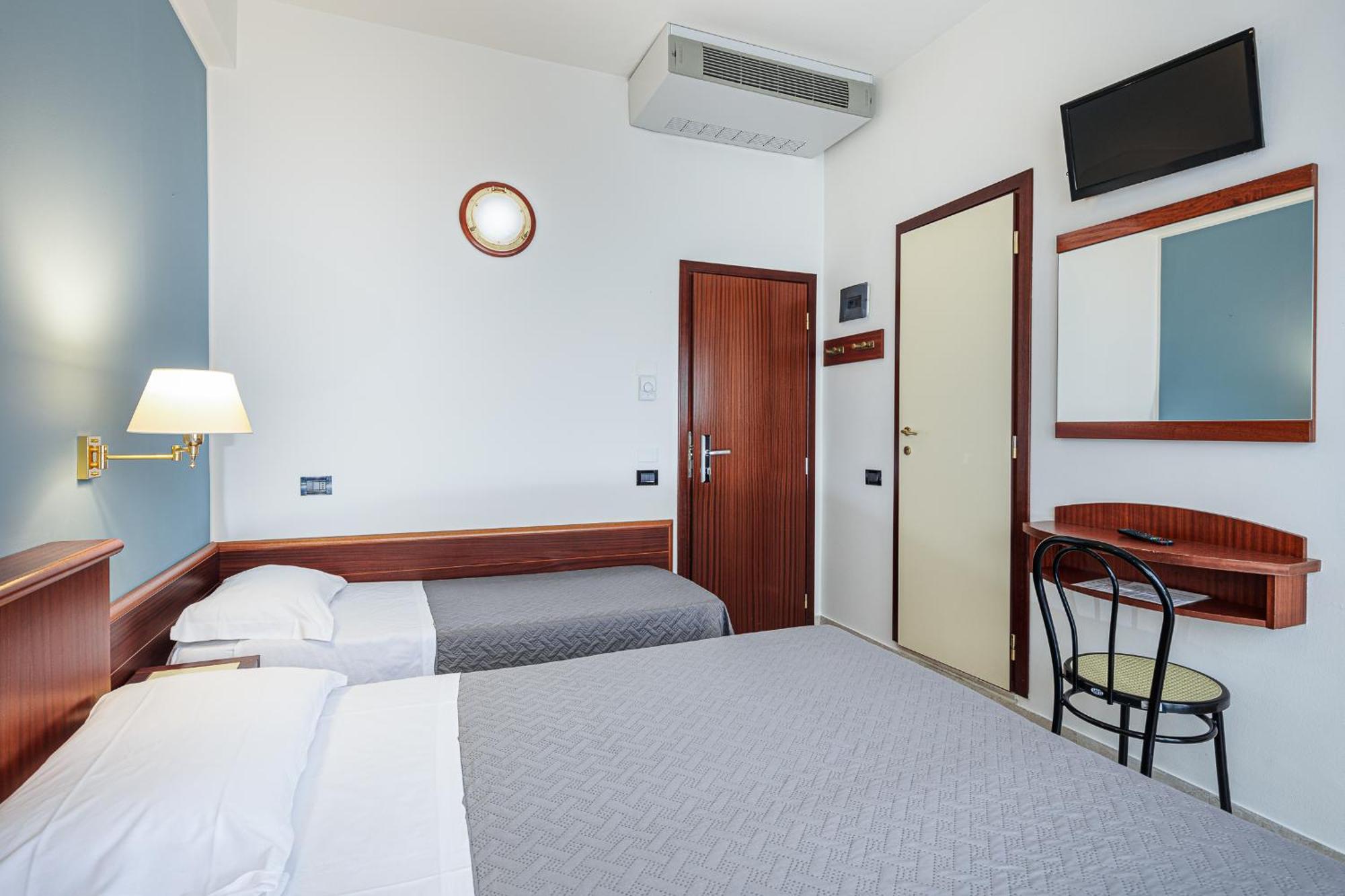 Hotel Avana Fronte Mare Riccione Exterior photo