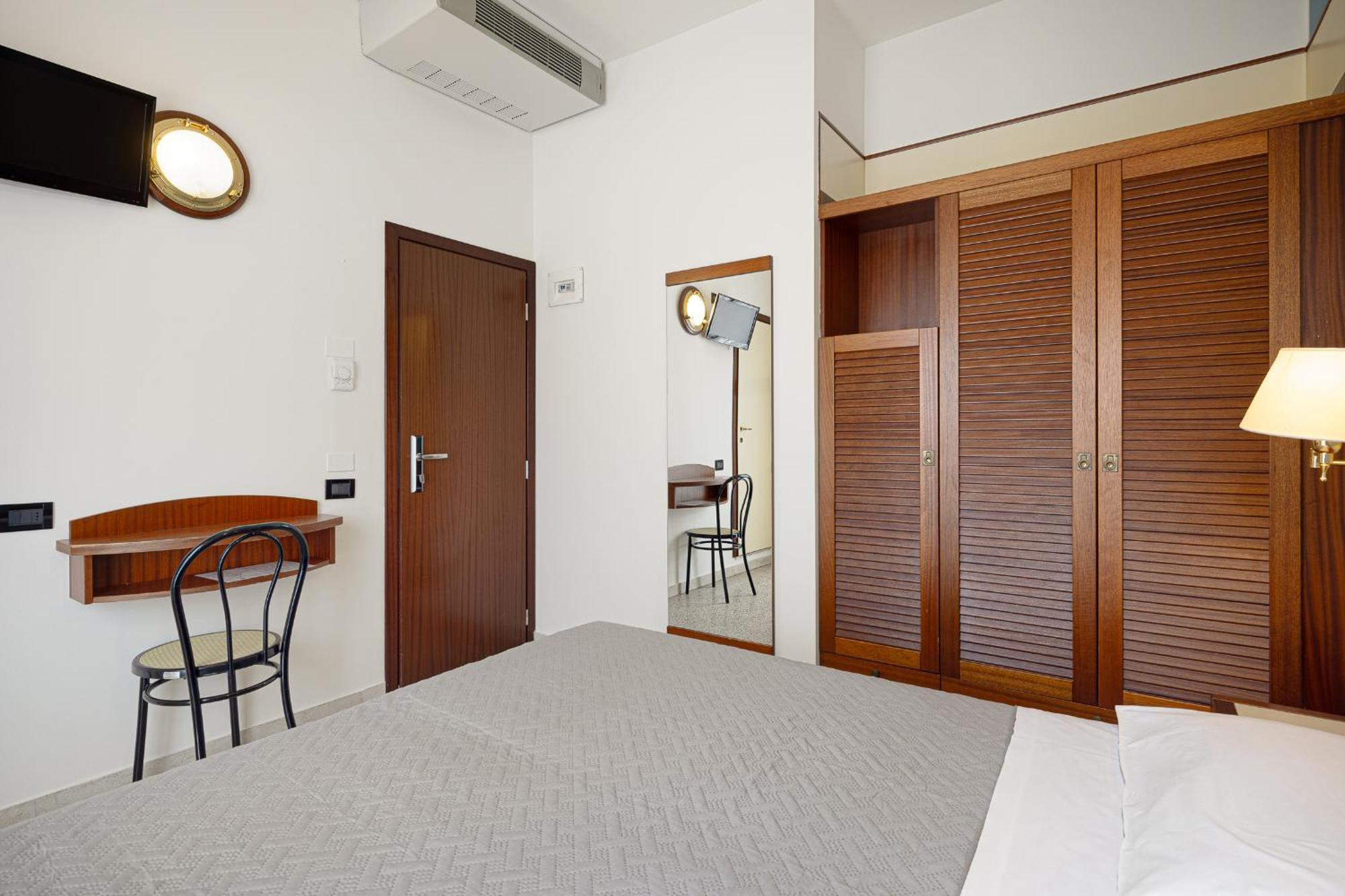 Hotel Avana Fronte Mare Riccione Exterior photo
