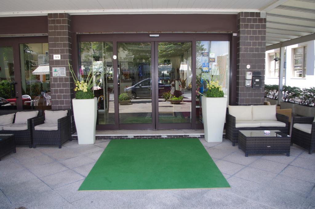 Hotel Avana Fronte Mare Riccione Exterior photo