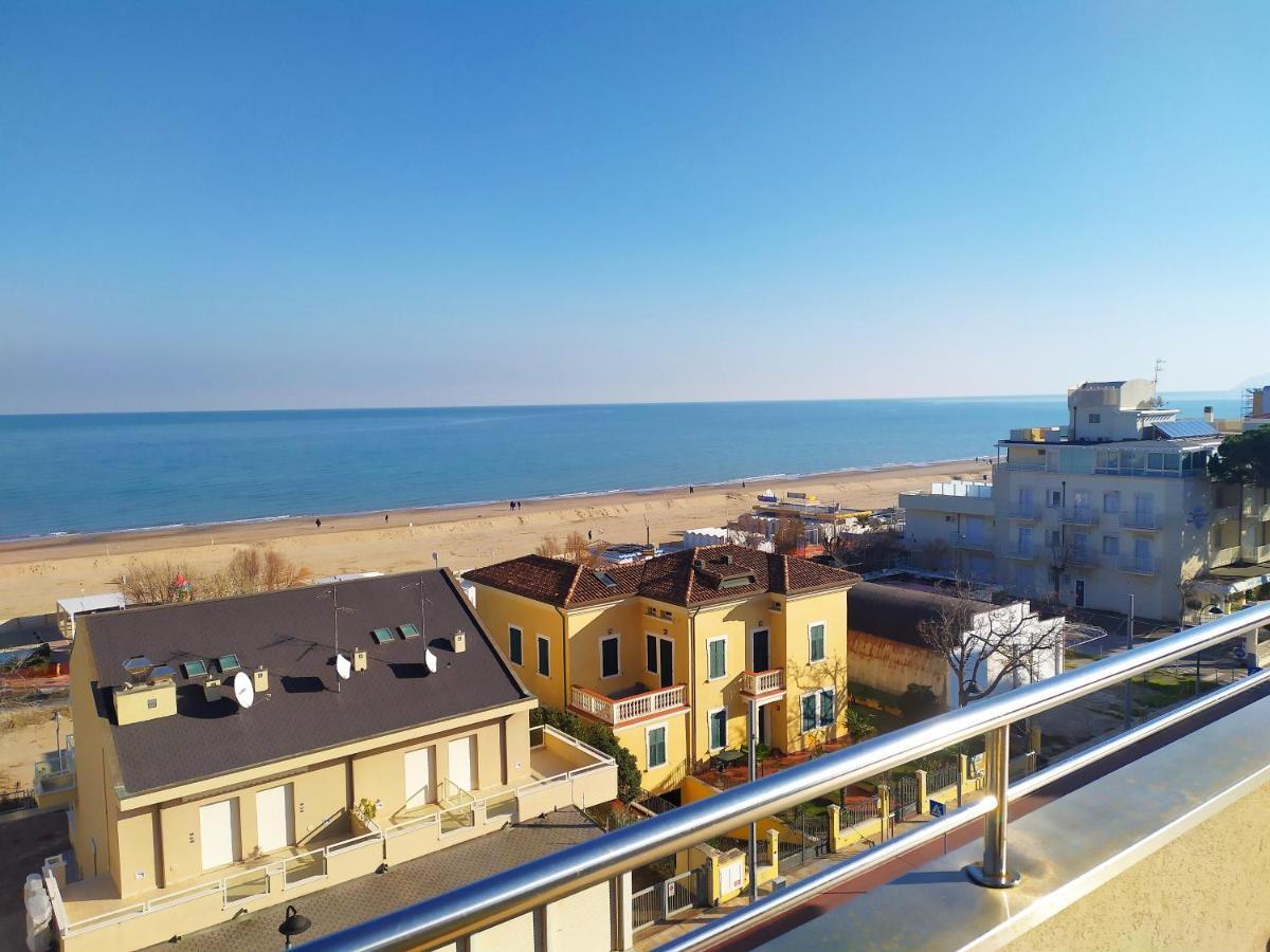 Hotel Avana Fronte Mare Riccione Exterior photo