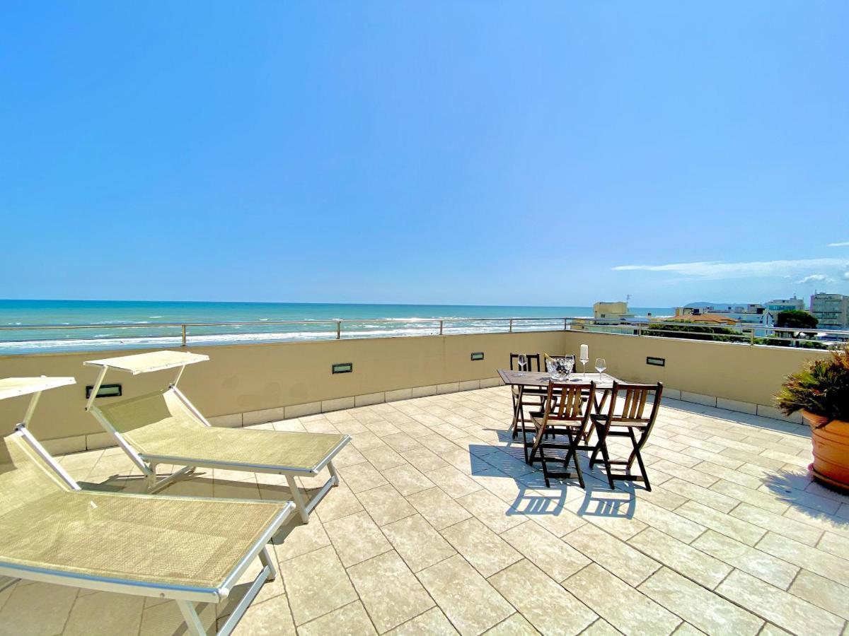 Hotel Avana Fronte Mare Riccione Exterior photo