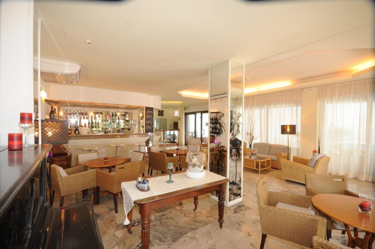Hotel Avana Fronte Mare Riccione Exterior photo